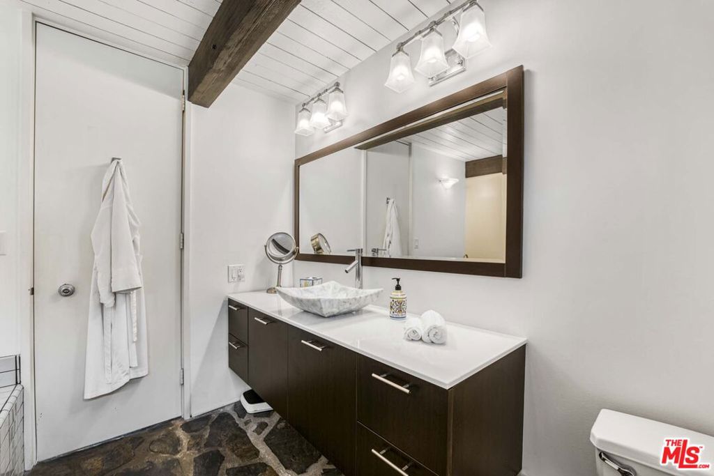 24108 Malibu Road Property Photo 19