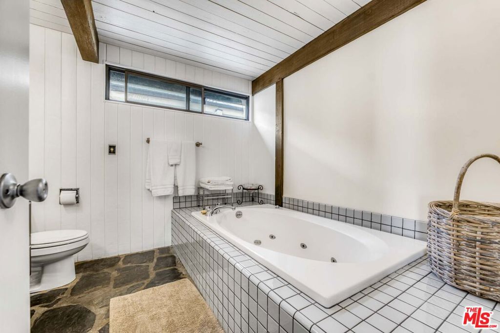 24108 Malibu Road Property Photo 22