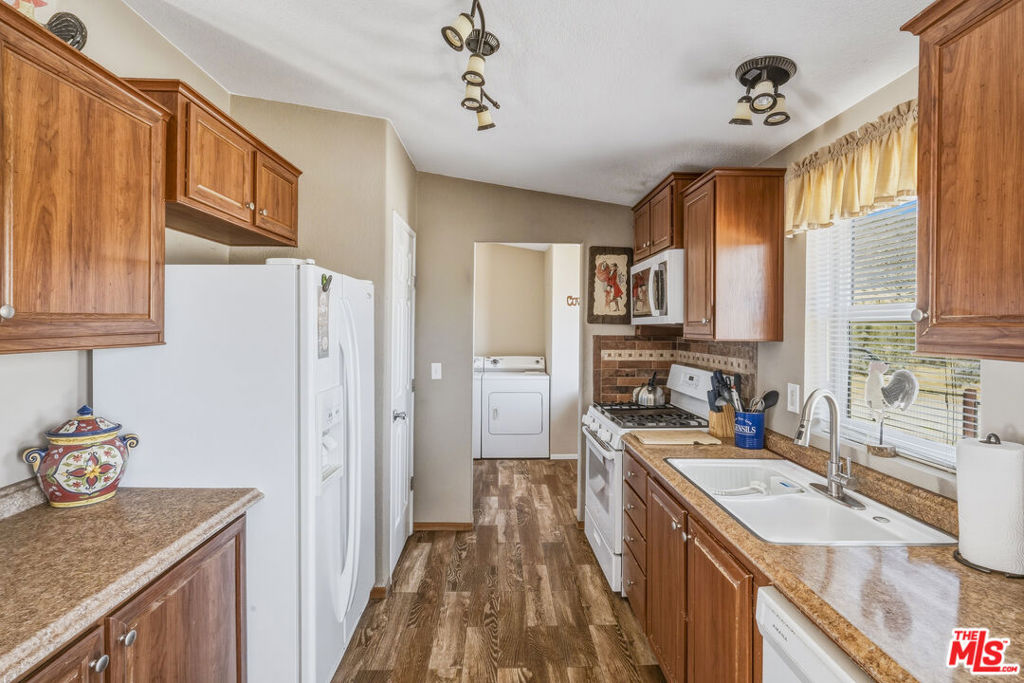 55616 Pipes Canyon Road Property Photo 10