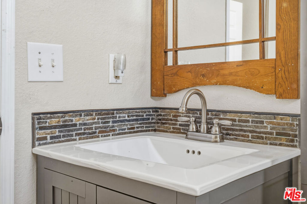 55616 Pipes Canyon Road Property Photo 17