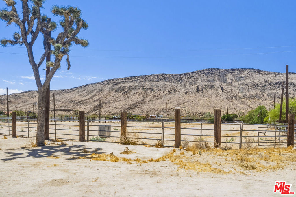 55616 Pipes Canyon Road Property Photo 26