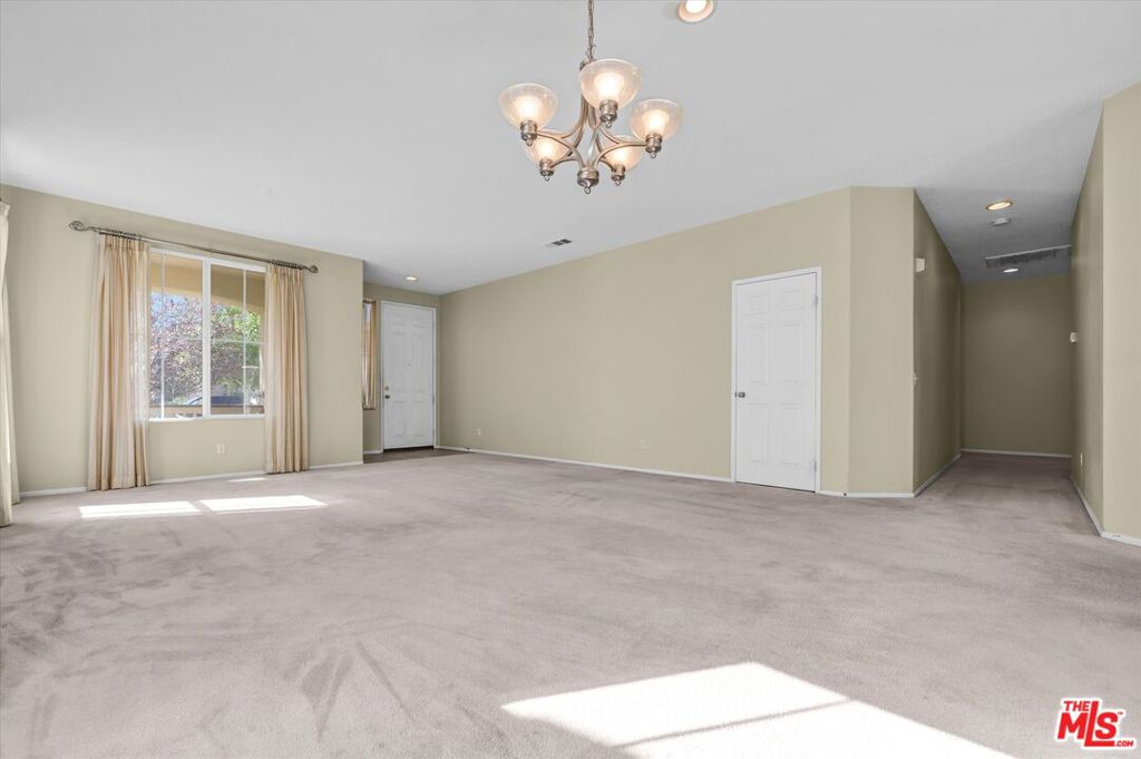 25832 Boulder Rock Place Property Photo 5