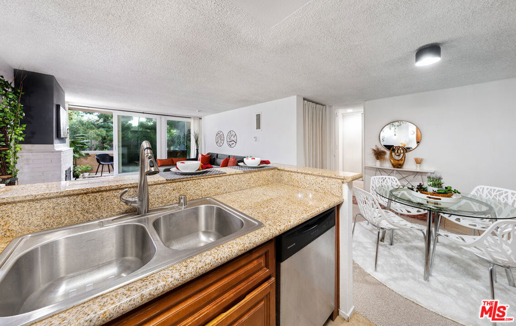 6405 Green Valley Circle 209 Property Photo 8