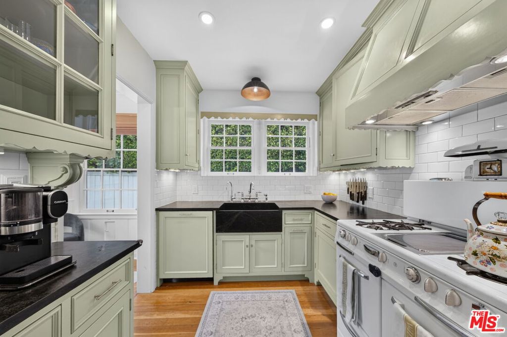 624 N Highland Avenue Property Photo 4