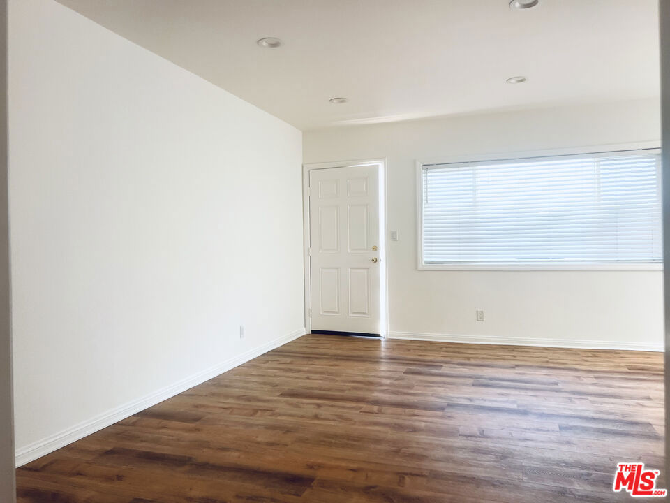5263 Riverton Avenue 8 Property Photo 10