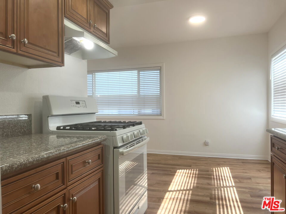 5263 Riverton Avenue 8 Property Photo 15