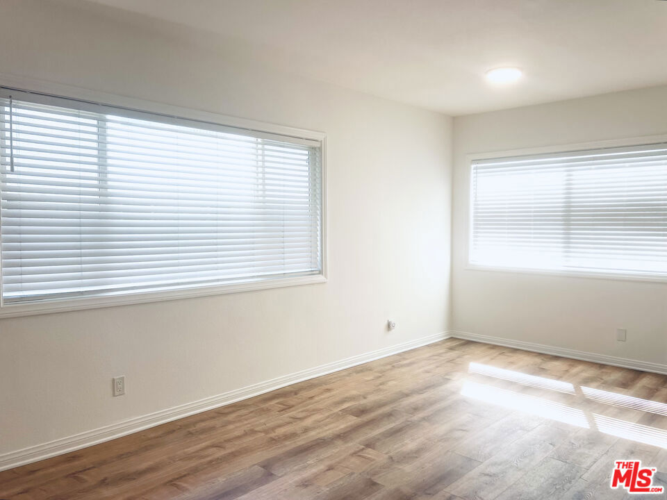 5263 Riverton Avenue 8 Property Photo 16