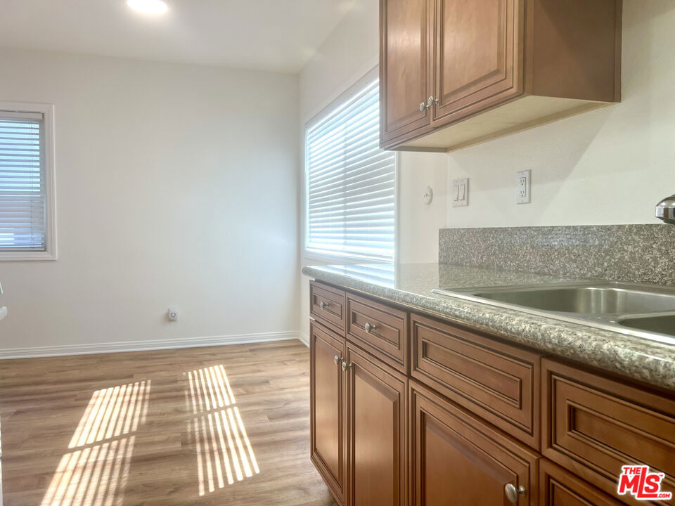 5263 Riverton Avenue 8 Property Photo 17