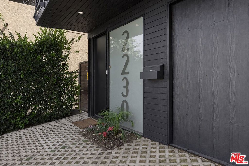 2230 Glendale Boulevard Property Photo 3