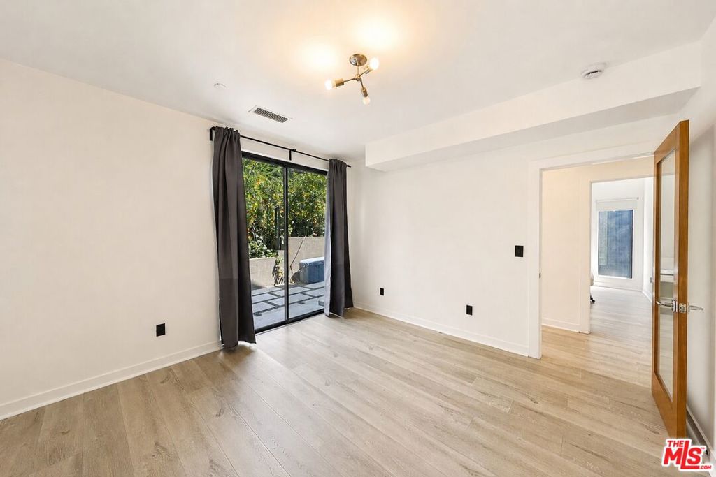 2230 Glendale Boulevard Property Photo 16