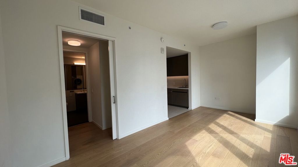889 Francisco Street 807 Property Photo 5