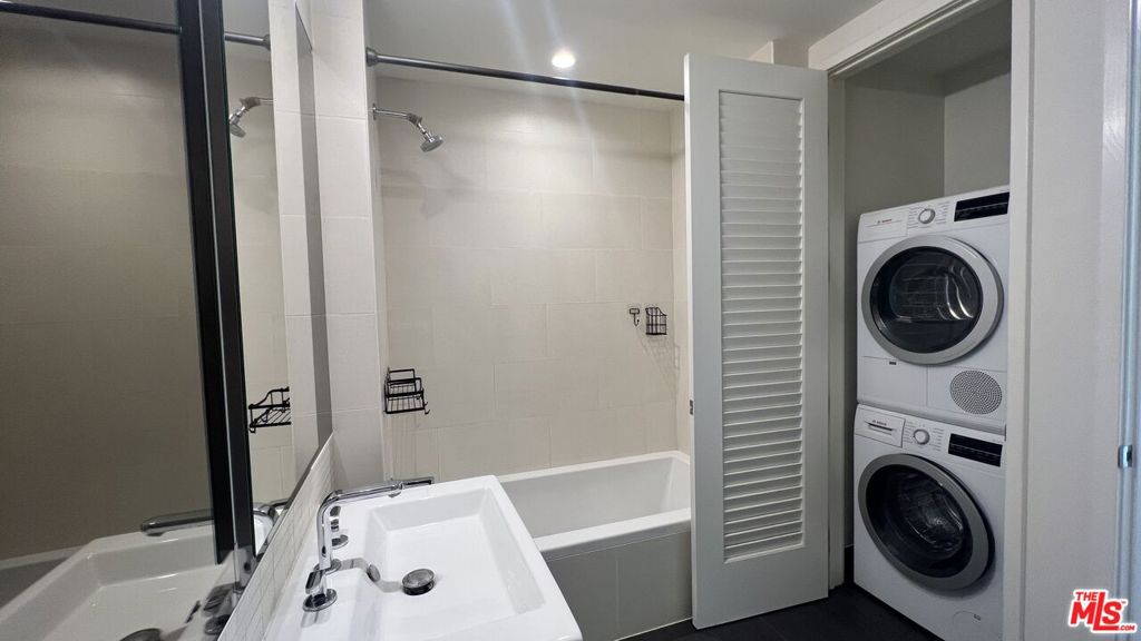 889 Francisco Street 807 Property Photo 11