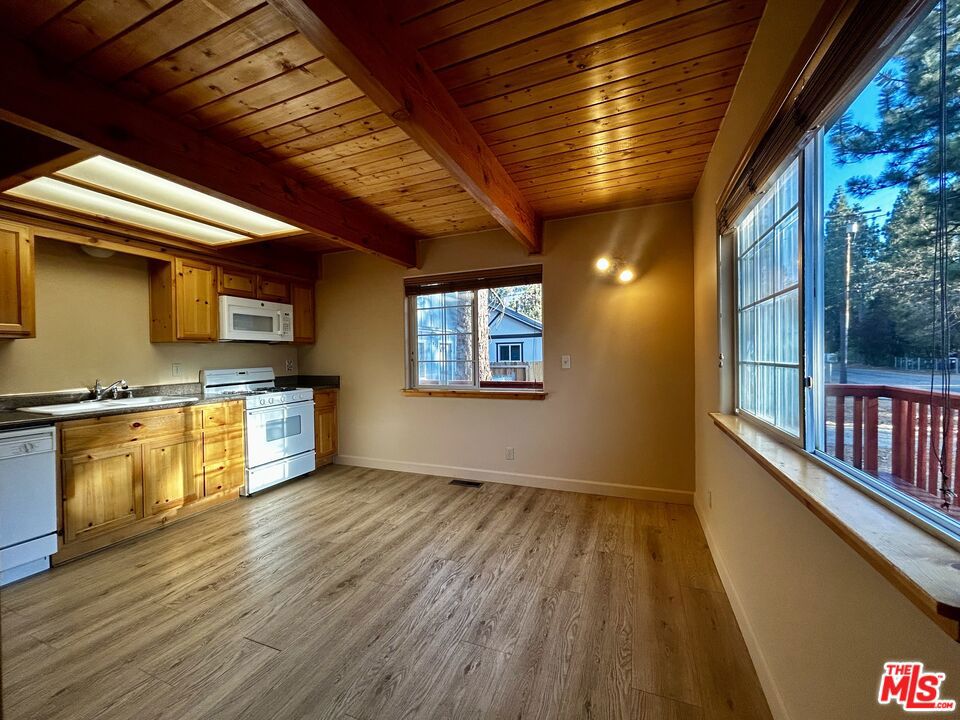 525 Santa Barbara Avenue Property Photo 4