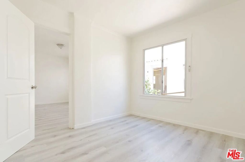 536 W 48th Street Property Photo 10