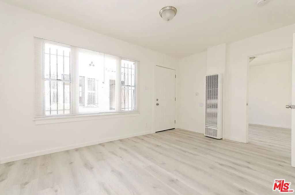 536 W 48th Street Property Photo 12