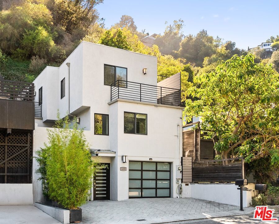 1655 N Beverly Glen Boulevard Property Photo 1