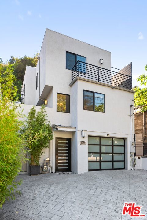 1655 N Beverly Glen Boulevard Property Photo 3