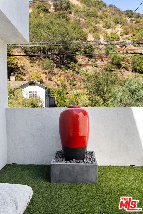 1655 N Beverly Glen Boulevard Property Photo 11
