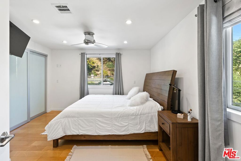 1655 N Beverly Glen Boulevard Property Photo 22