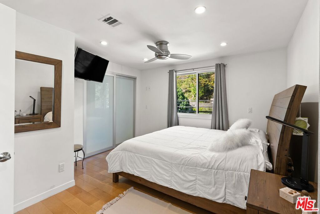 1655 N Beverly Glen Boulevard Property Photo 23