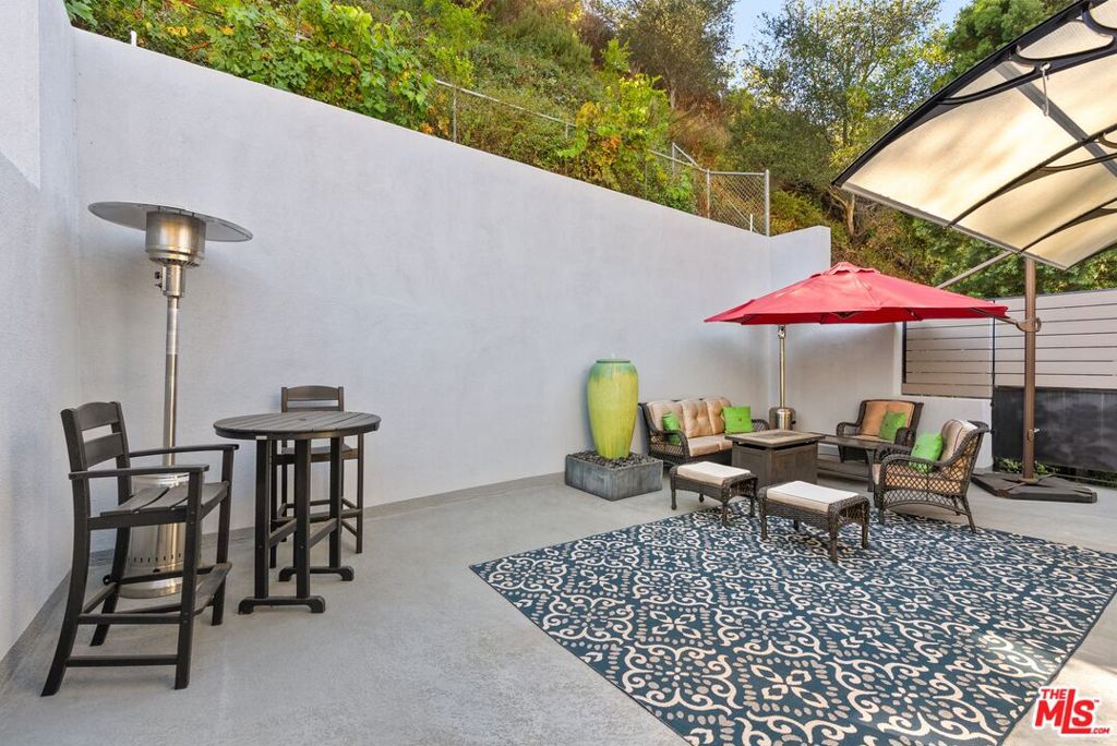 1655 N Beverly Glen Boulevard Property Photo 31