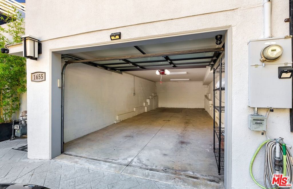1655 N Beverly Glen Boulevard Property Photo 32