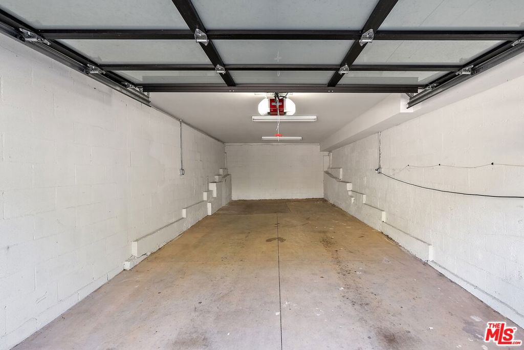 1655 N Beverly Glen Boulevard Property Photo 33