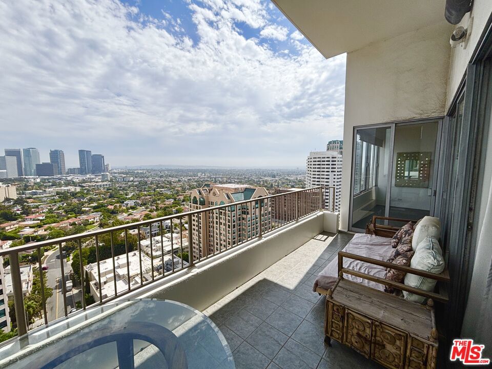 10501 Wilshire Boulevard 2304 Property Photo 9