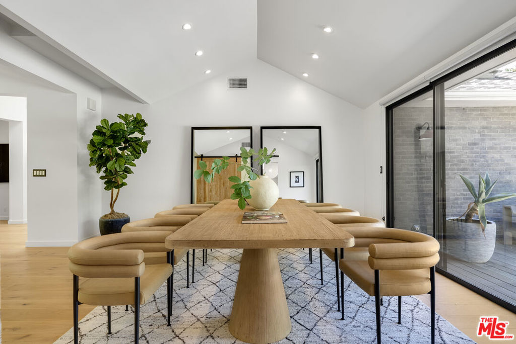 521 Loring Avenue Property Photo 8