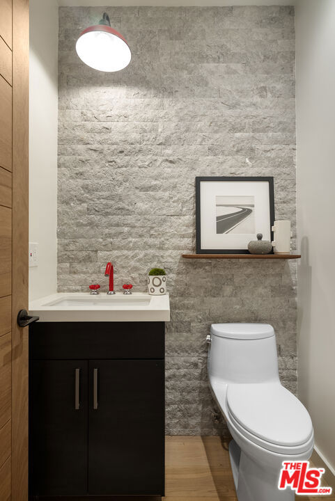 521 Loring Avenue Property Photo 13