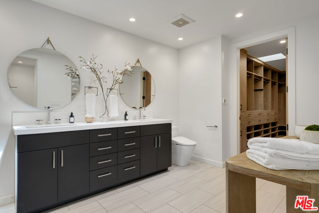 521 Loring Avenue Property Photo 22
