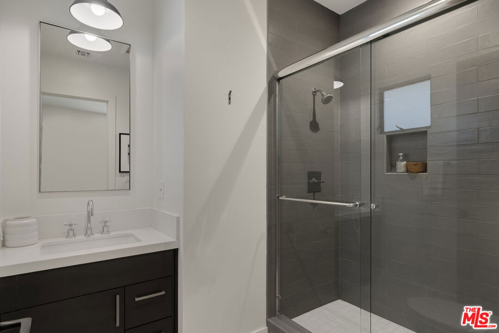 521 Loring Avenue Property Photo 31