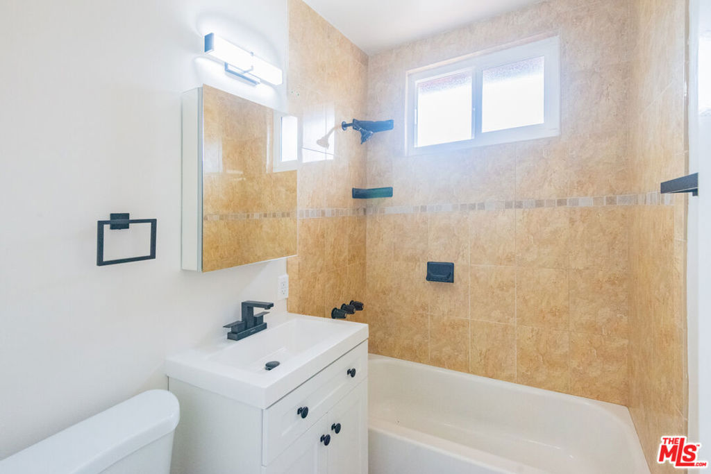 2107 Pullman Lane B Property Photo 18