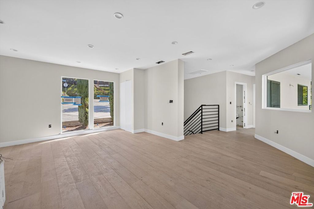 3950 Franklin Avenue Property Photo 6