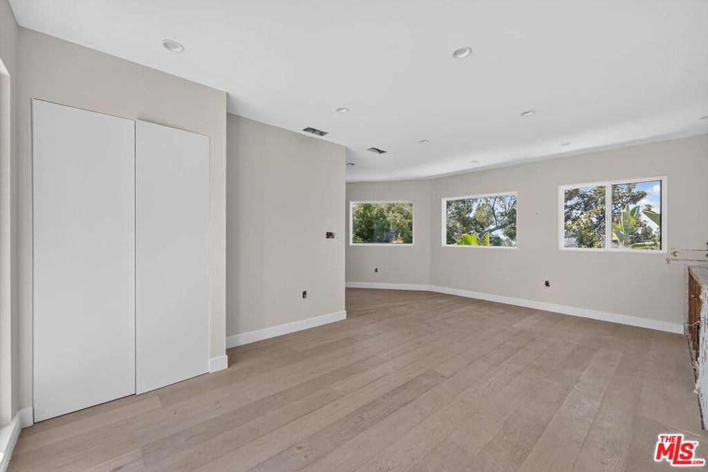 3950 Franklin Avenue Property Photo 7
