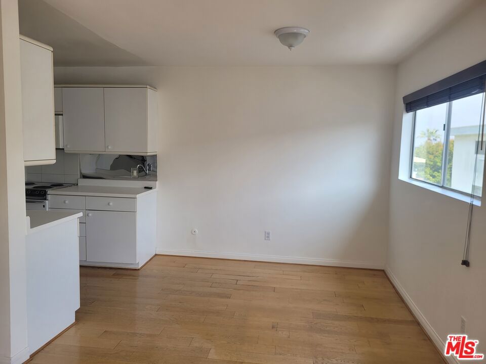 960 Larrabee Street 310 Property Photo 3