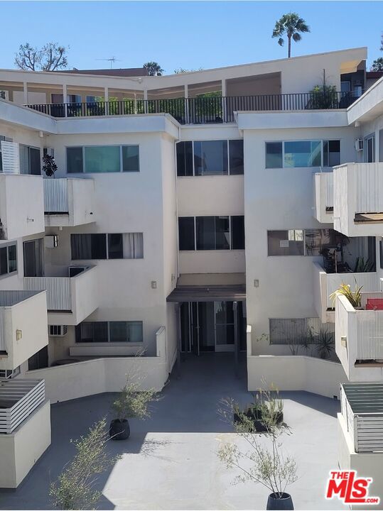 960 Larrabee Street 310 Property Photo 10