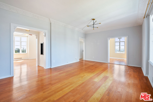 1314 N HAYWORTH Avenue 502 Property Photo 1