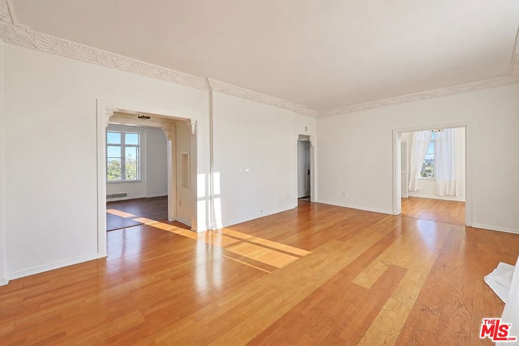 1314 N Hayworth Avenue 502 Property Photo 22