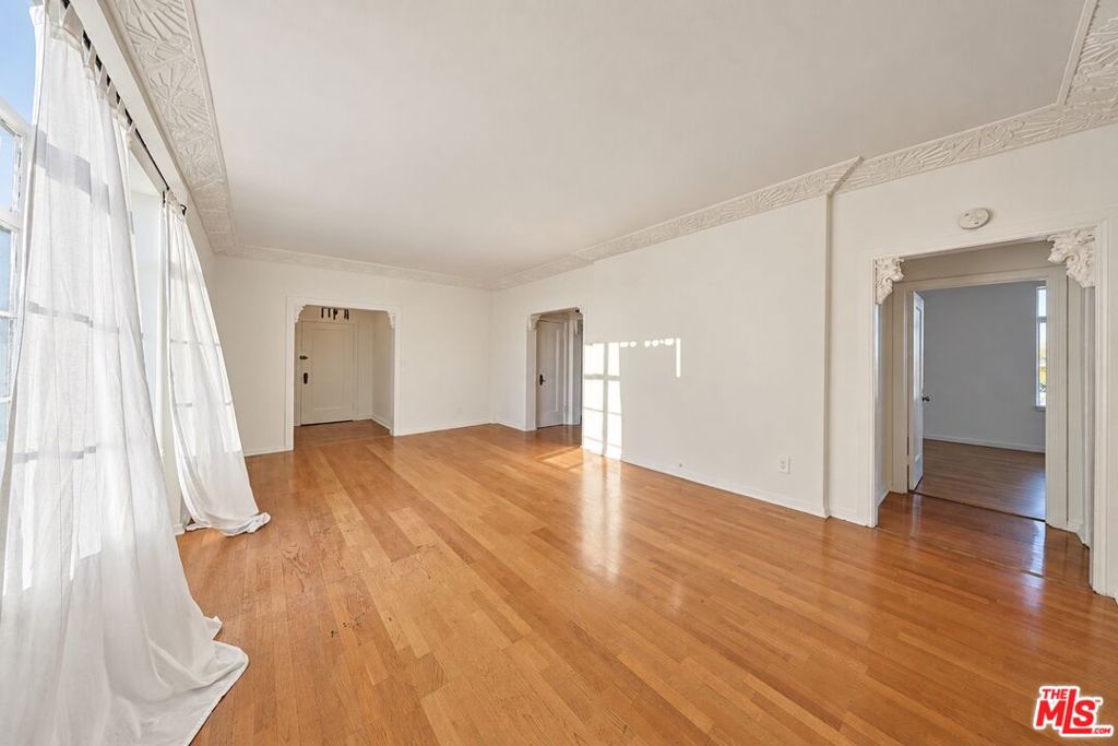 1314 N Hayworth Avenue 502 Property Photo 23