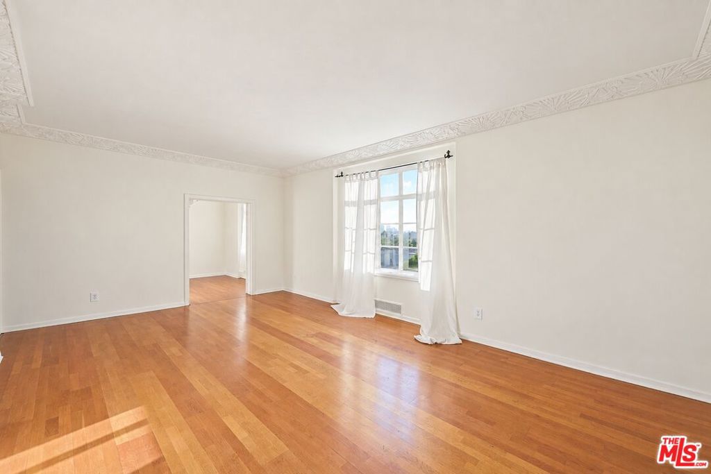 1314 N Hayworth Avenue 502 Property Photo 24