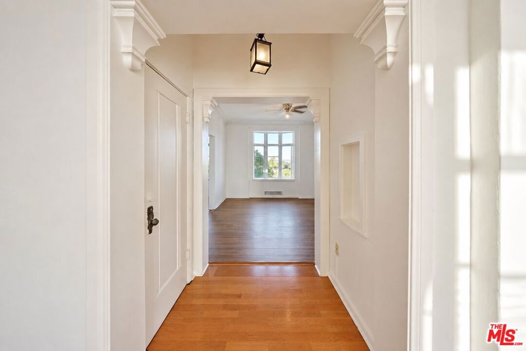 1314 N Hayworth Avenue 502 Property Photo 25