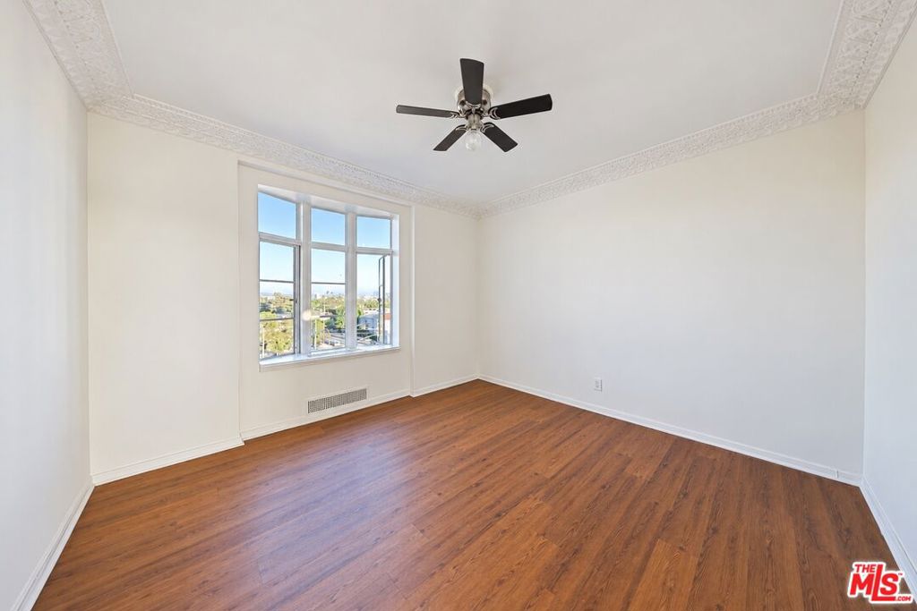 1314 N Hayworth Avenue 502 Property Photo 29