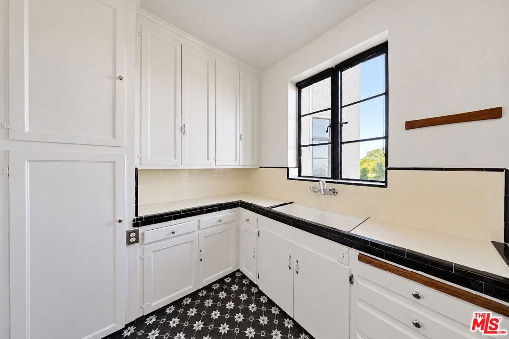 1314 N Hayworth Avenue 502 Property Photo 36