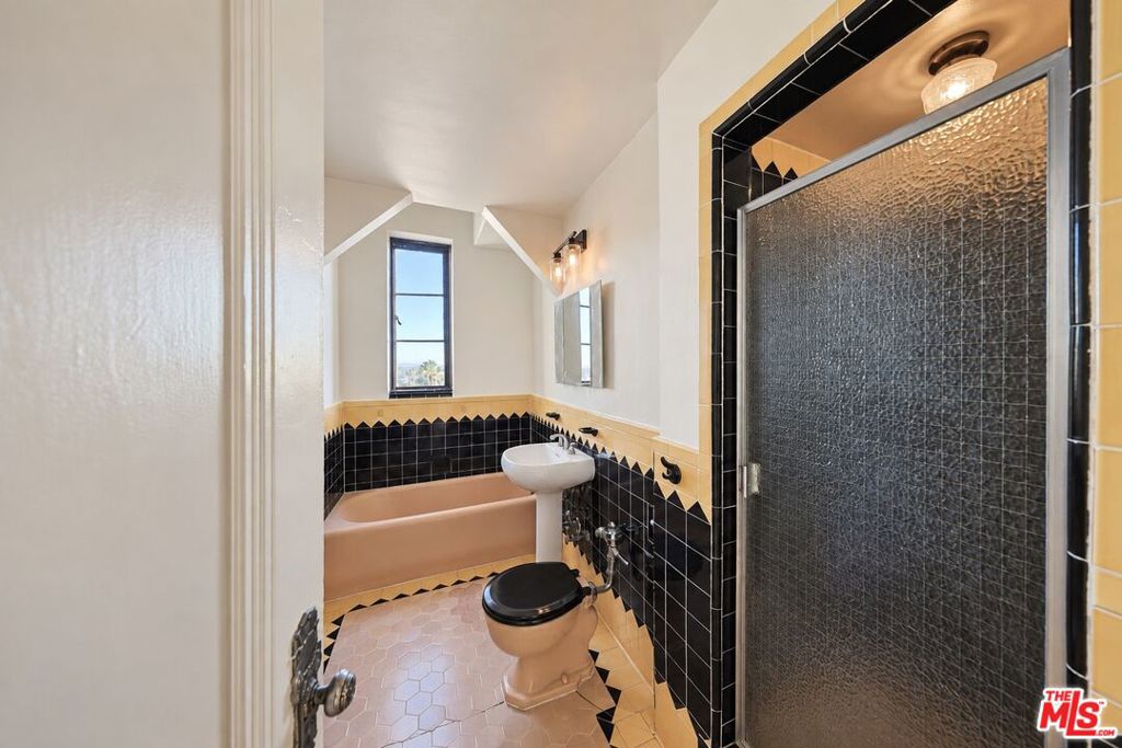1314 N Hayworth Avenue 502 Property Photo 48