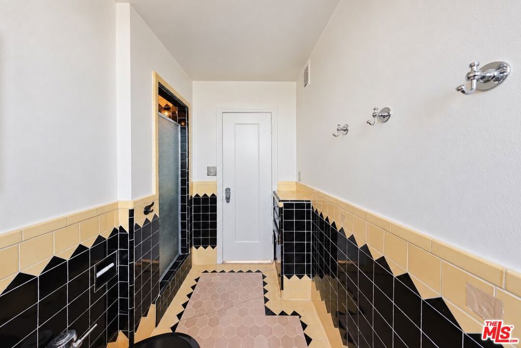1314 N Hayworth Avenue 502 Property Photo 52