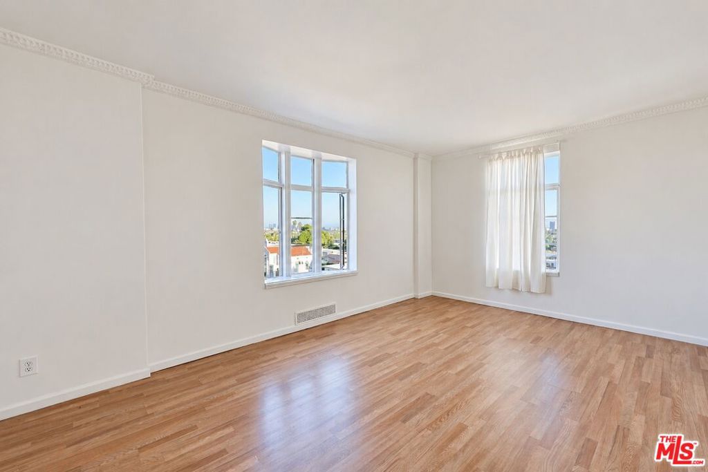 1314 N Hayworth Avenue 502 Property Photo 56