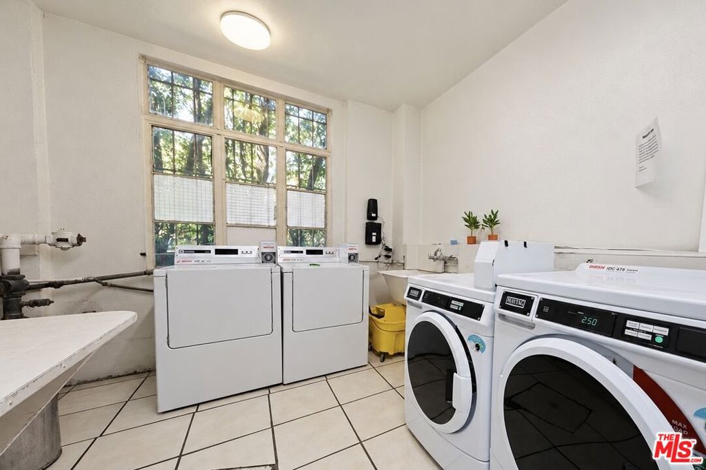 1314 N Hayworth Avenue 502 Property Photo 61