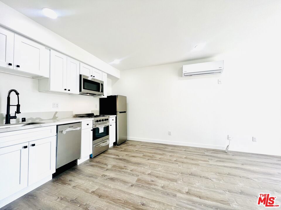 421 E Chevy Chase Drive A Property Photo 4