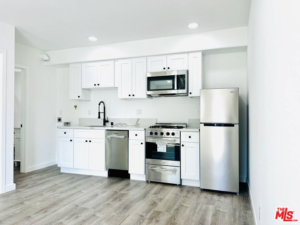 421 E Chevy Chase Drive A Property Photo 5